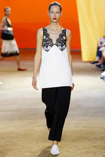 Look 3